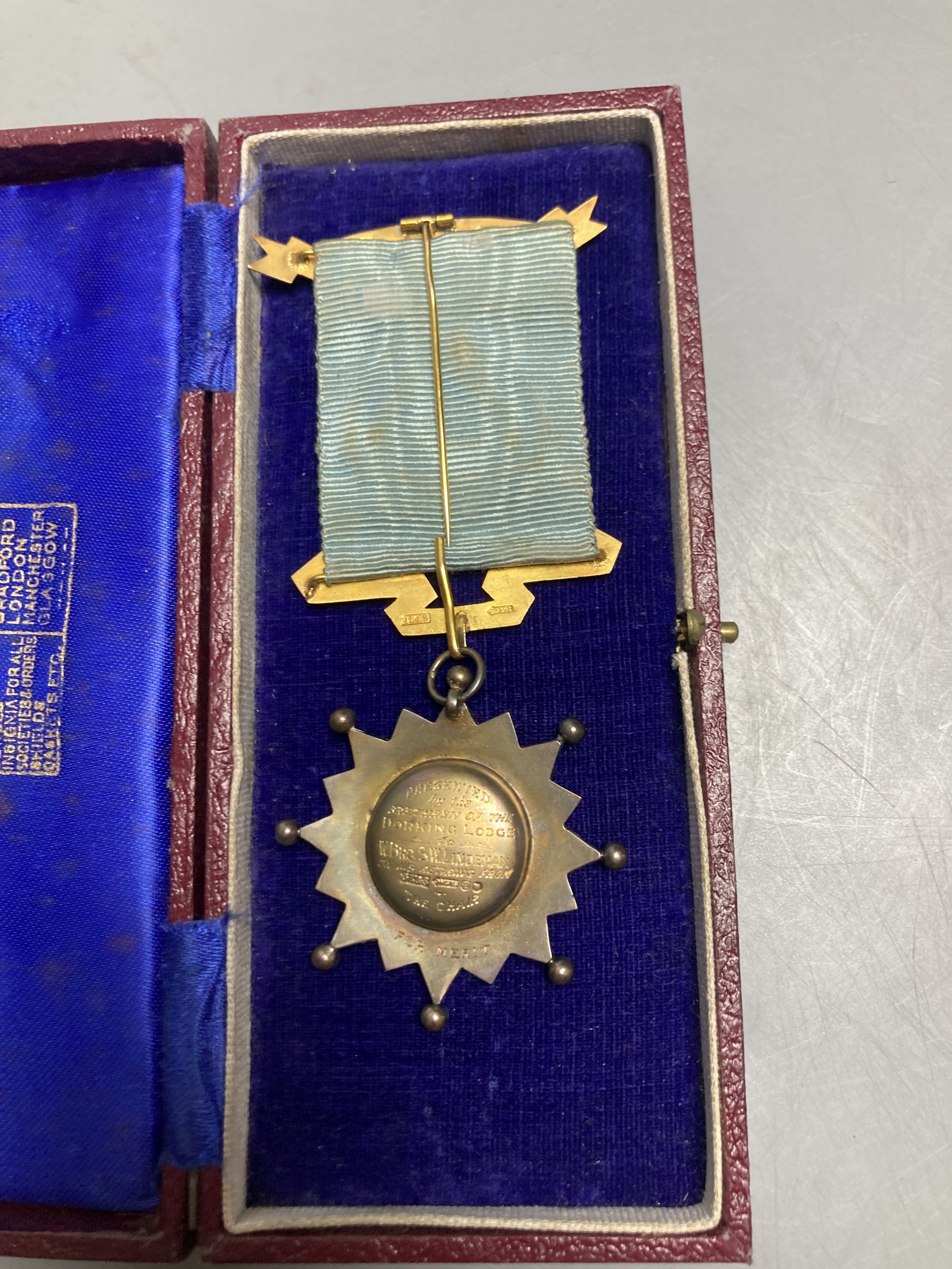 An early 20th century 9ct gold and enamel masonic jewel, Dorking Lodge 1149, overall 11.5cm, gross 29 grams.